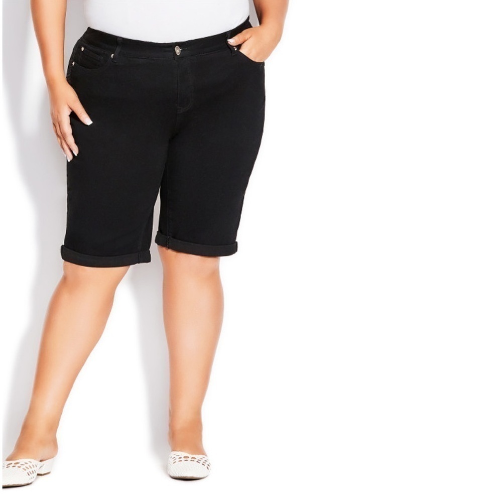 AVENUE 22W Black Denim Bermuda Short (AS06.5)